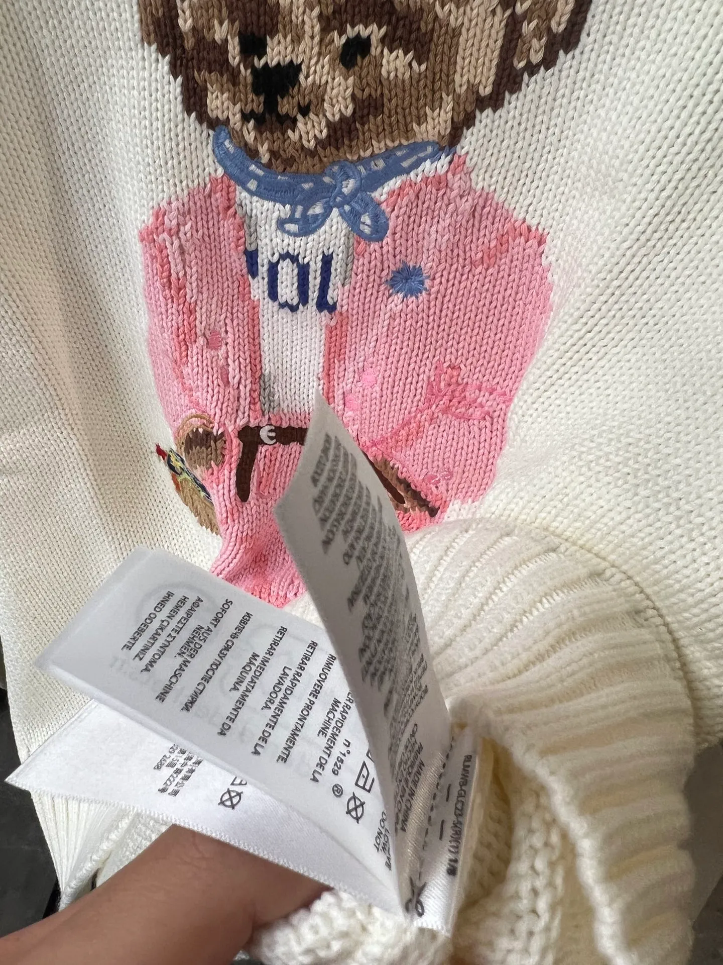 P430 [Next day] Rah Lauren/Raph classic bear wool round neck pullover sweater (off-white) High-end customized wool blended yarn fabric 90% wool 10% cashmere material Skin-friendly, delicate, soft and comfortable One-piece back-shoulder gathers Size: s m l Detailed sizes can be found in Figure 9